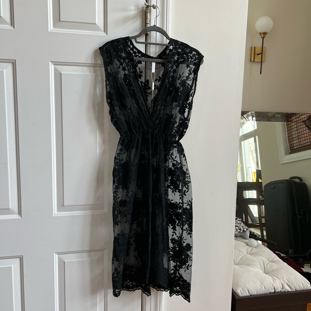 Lace Cover-Up - Picture 9 of 12